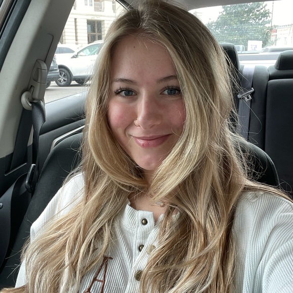 Meet your Posher, Alexis - Picture 1 of 1